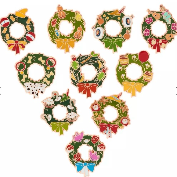 NIB 2023 Disney Parks Christmas Holiday Wreaths Mystery Box Set of 2 Pins Sealed - Picture 2 of 4